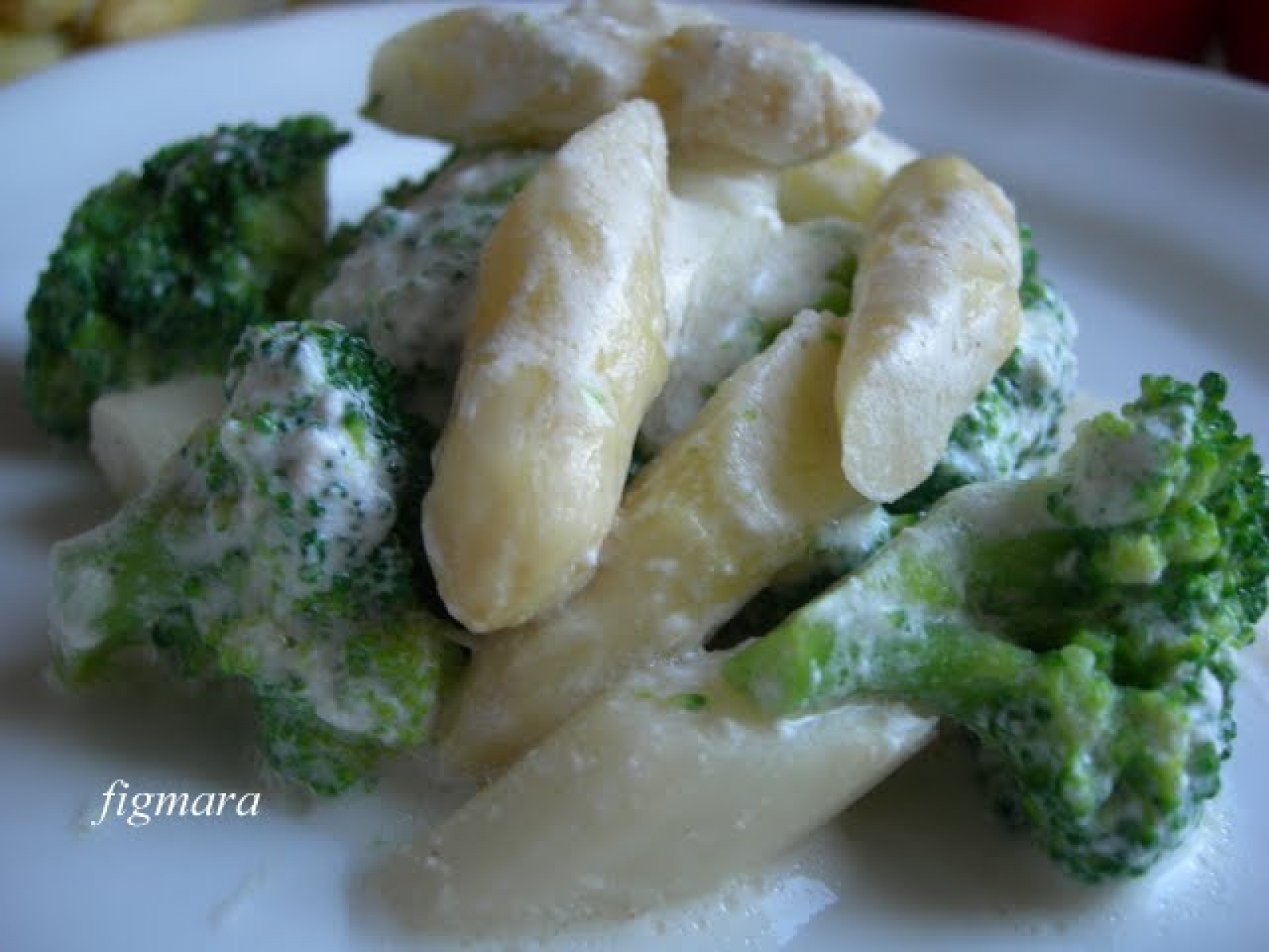  Szparagowo-brokułowe ragout