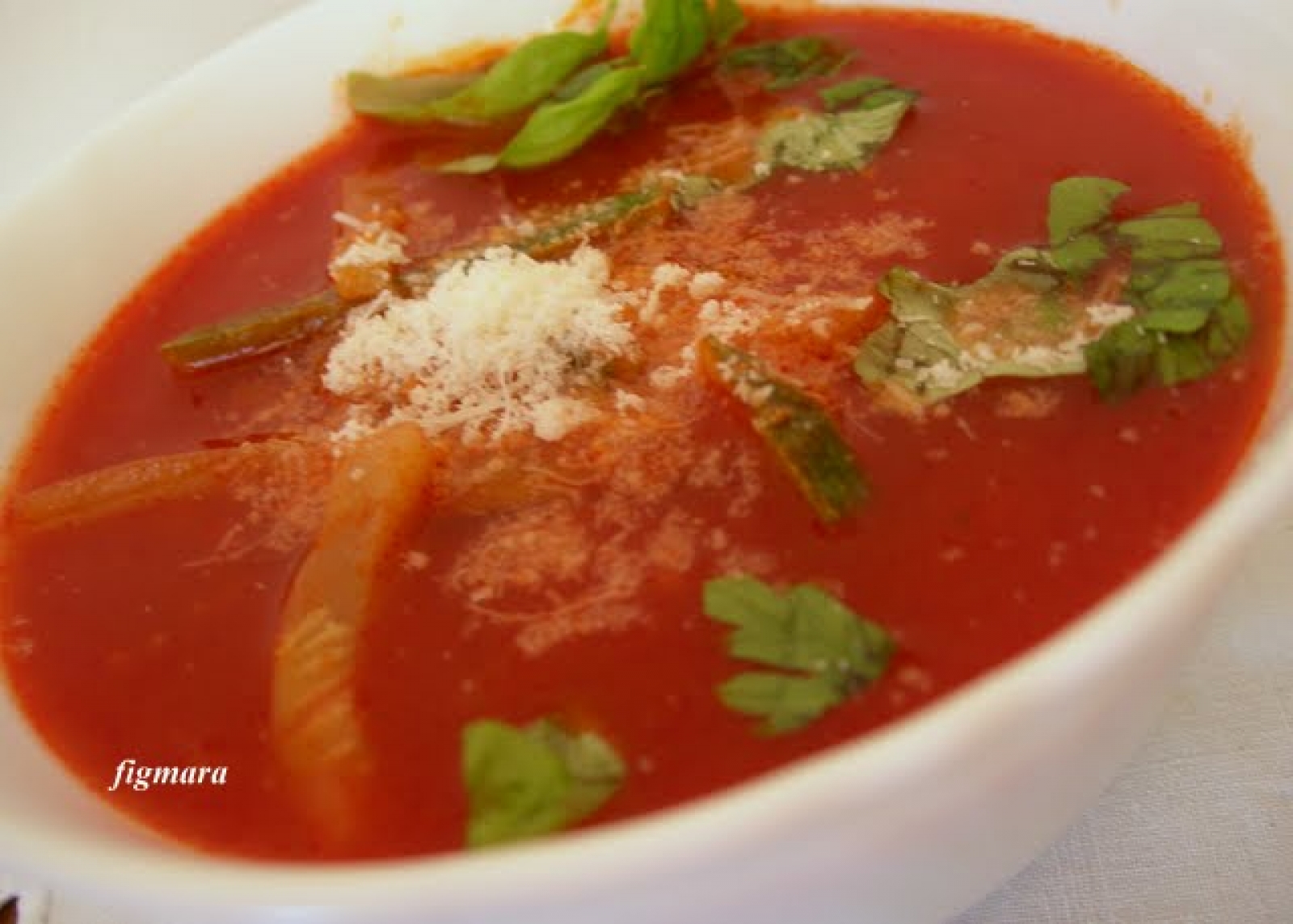 Zupa pomidorowa z cukinią
