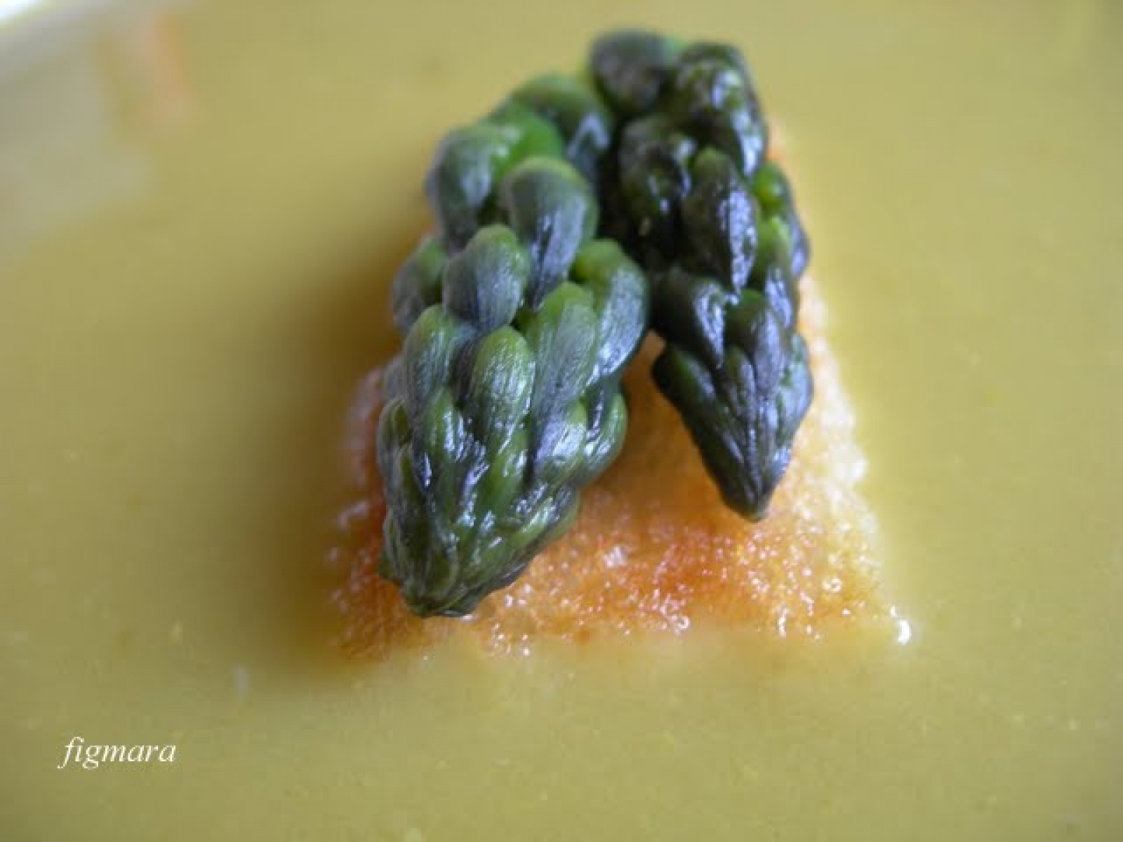 Zupa-krem z zielonych szparagów i groszku