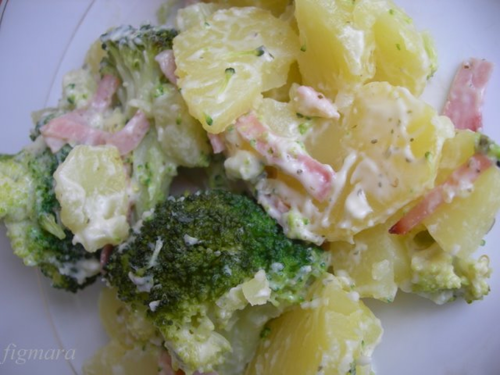 Zapiekanka z brokułów i ziemniaków