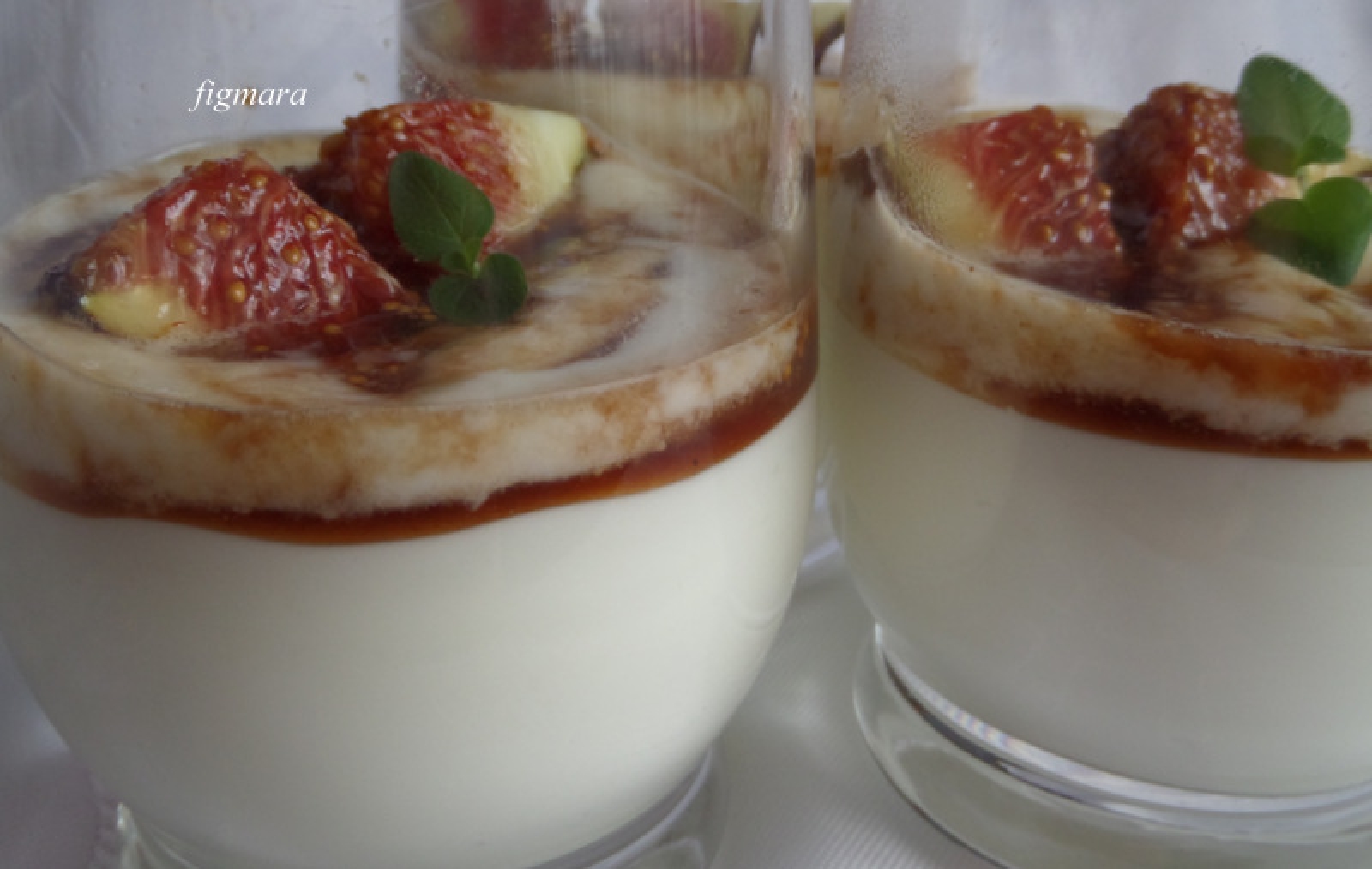 Jogurtowo-śmietankowy deser z figami